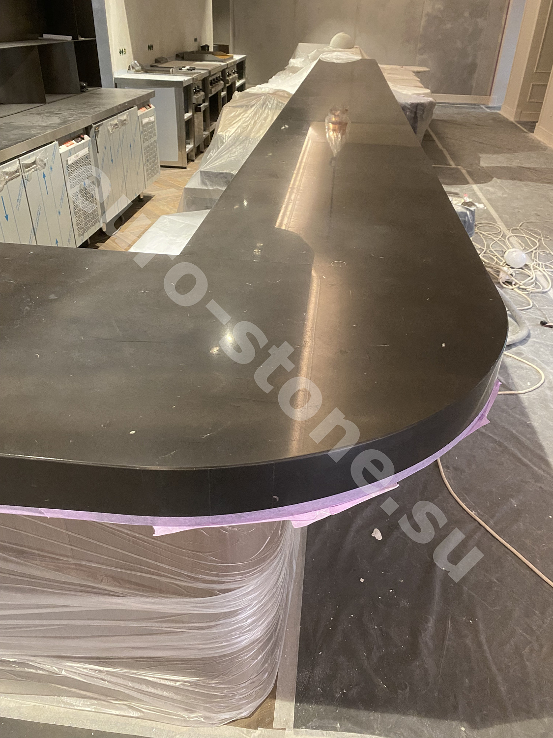 Барная стойка из черного мрамора