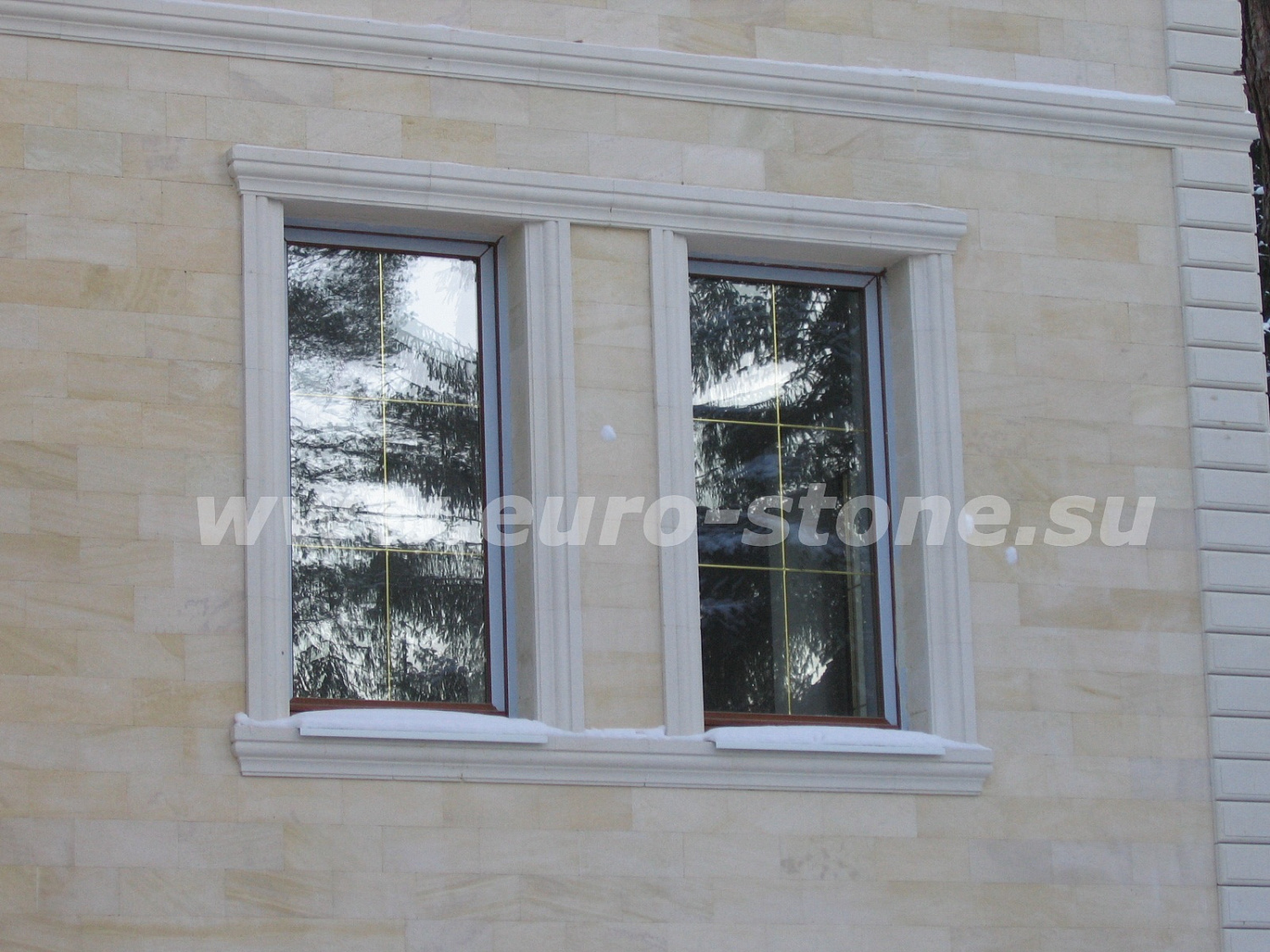 Фасад из декоративного камня