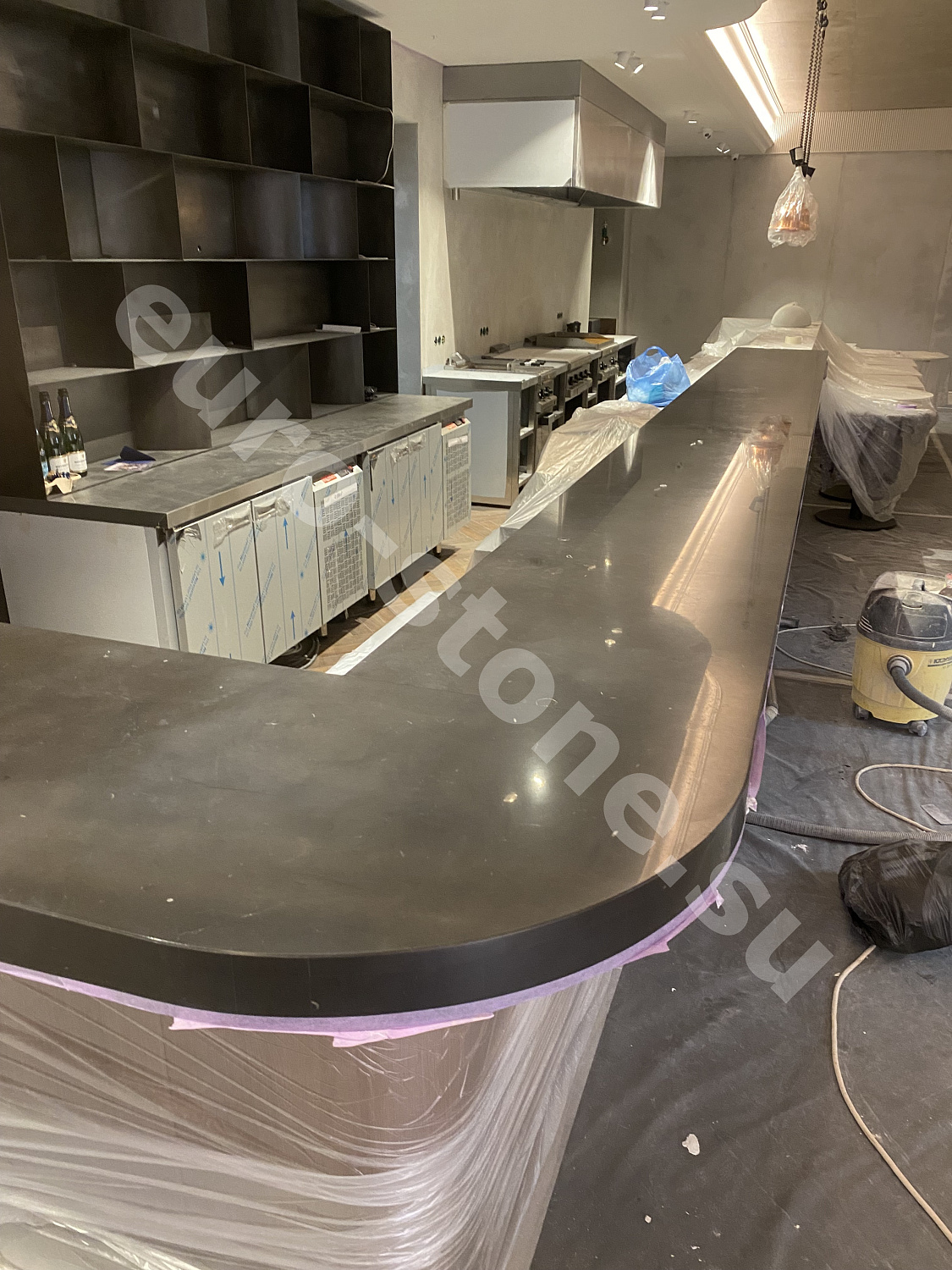 Барная стойка из черного мрамора