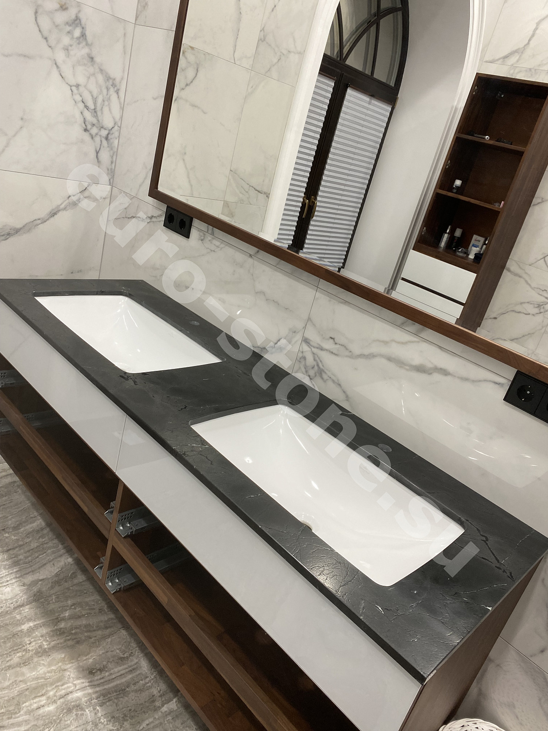 Столешница из черного мрамора