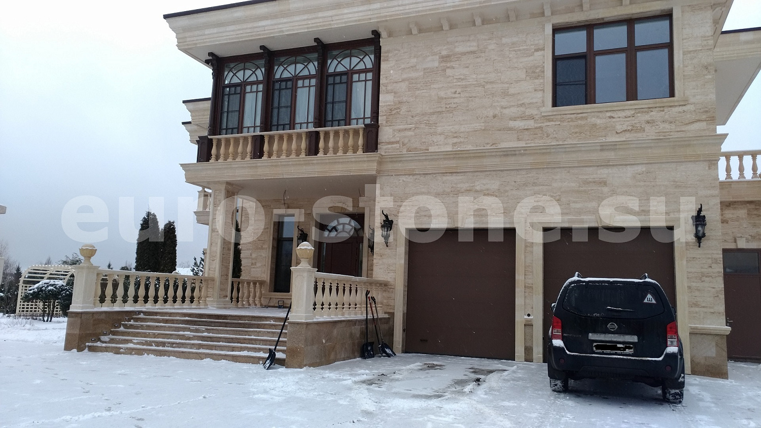 Облицовка фасада травертином