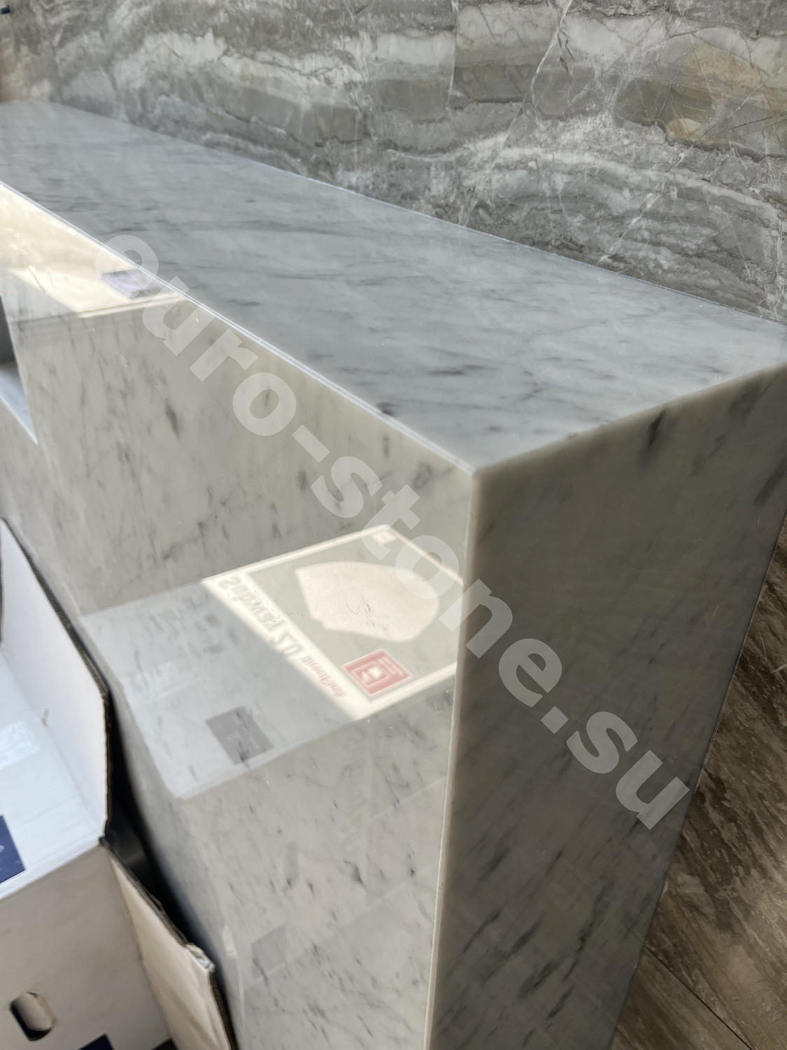 Столешница из белого мрамора