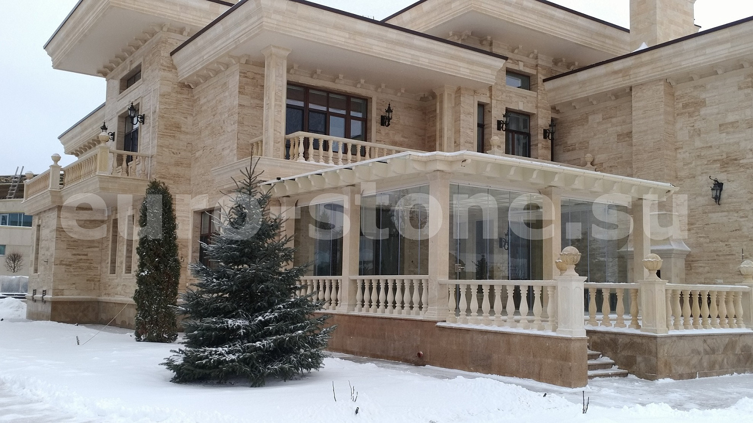 Облицовка фасада травертином