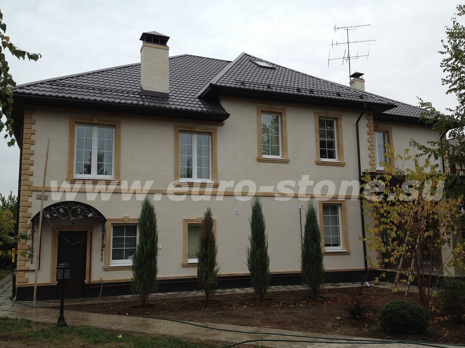 Плитка из известняка белая