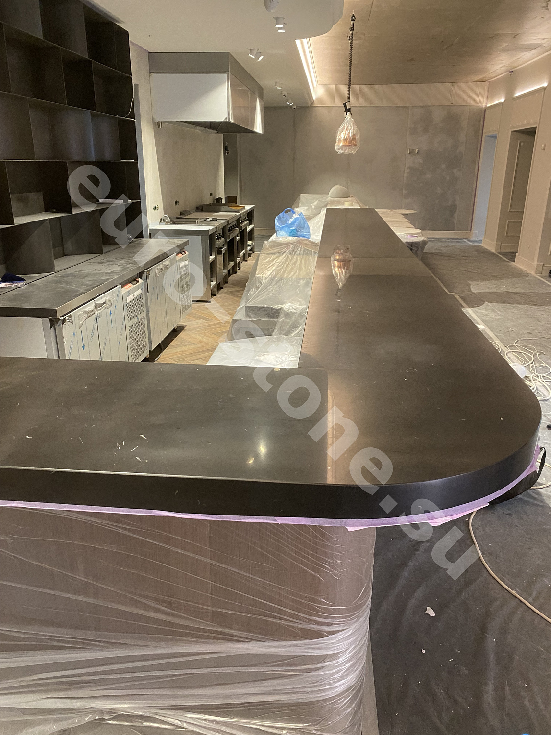 Барная стойка из черного мрамора