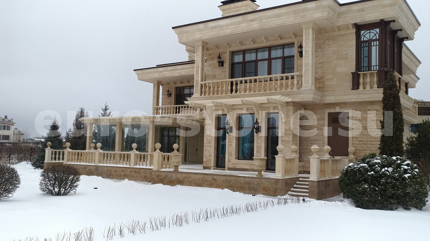 Облицовка фасада травертином